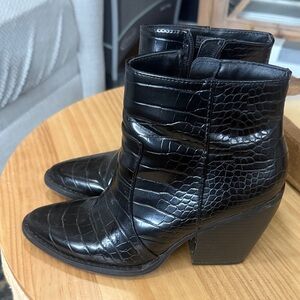 Madden Girl Women’s Black Croc-Embossed Ankle Boot heels